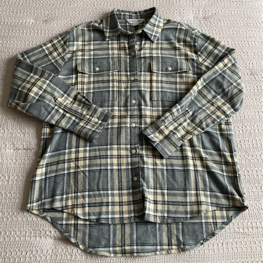 Old Navy Flannel Boyfriend Shirt Small Gray Cream Fall Winter Cozy Soft Layer